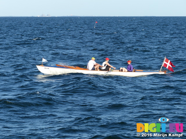 FZ032355 Rowers on sea